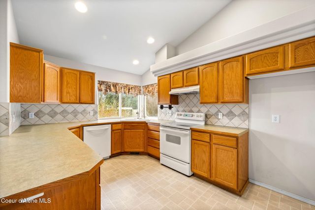 5760 N STAFFORD RD, Coeur D'alene, ID 83815