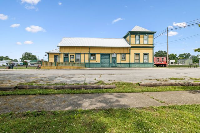 103 Cowan St, W, Cowan, TN 37318