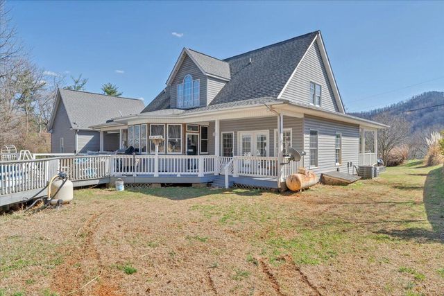 2385 Coopers Cove RD, Hardy, VA 24101