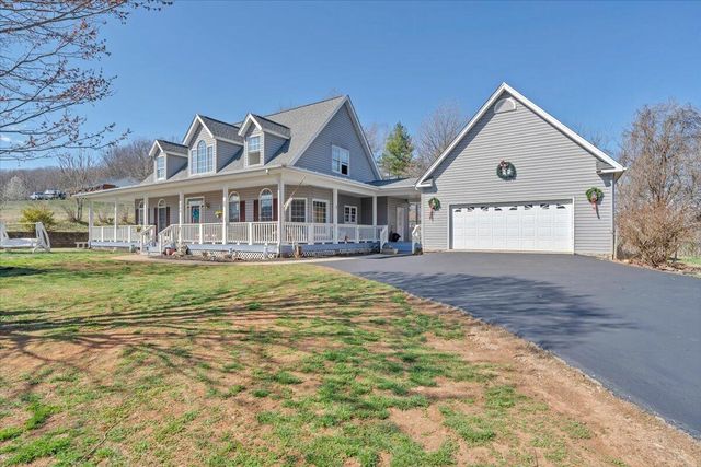 2385 Coopers Cove RD, Hardy, VA 24101