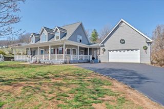 2385 Coopers Cove RD, Hardy, VA 24101