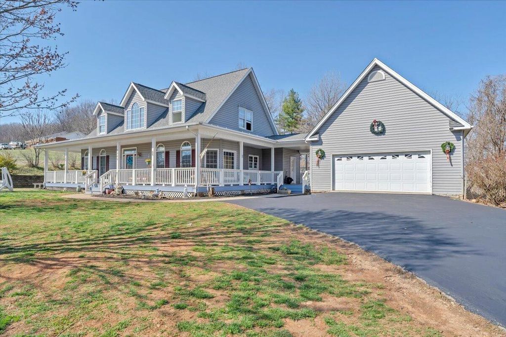 2385 Coopers Cove RD, Hardy, VA 24101