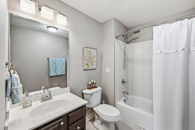1001 Ballater Drive, Delaware, OH 43015