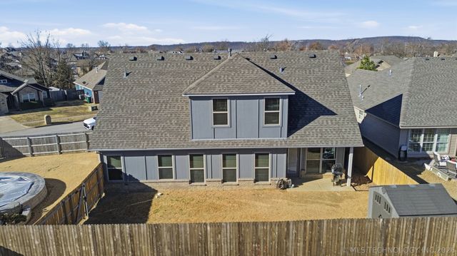 215 W 52nd Street, Sand Springs, OK 74063