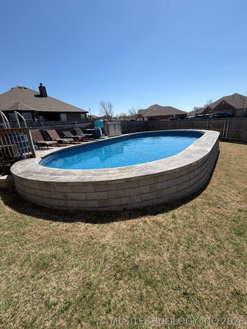 215 W 52nd Street, Sand Springs, OK 74063