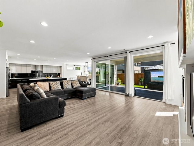 32976 Cedar Avenue SE, Black Diamond, WA 98010