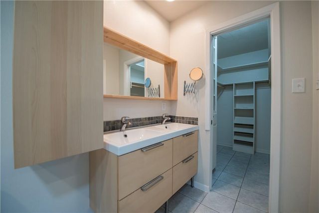 2902 Silverleaf DR, Austin, TX 78757