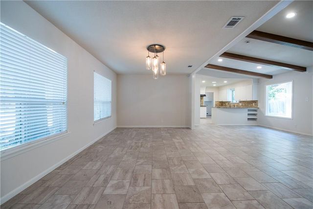 2902 Silverleaf DR, Austin, TX 78757