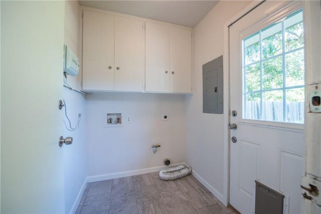 2902 Silverleaf DR, Austin, TX 78757