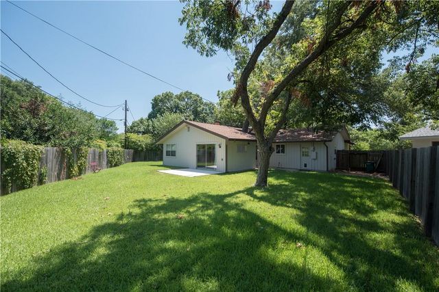 2902 Silverleaf DR, Austin, TX 78757
