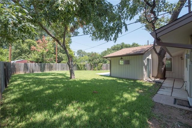 2902 Silverleaf DR, Austin, TX 78757