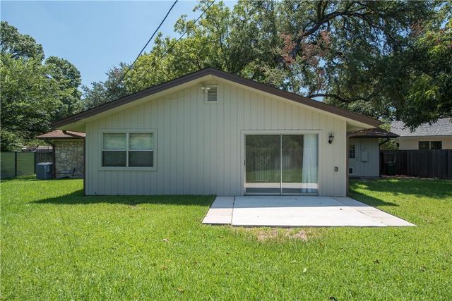 2902 Silverleaf DR, Austin, TX 78757