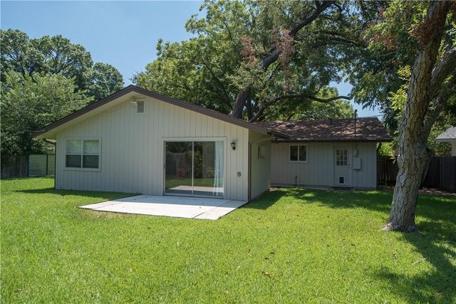 2902 Silverleaf DR, Austin, TX 78757