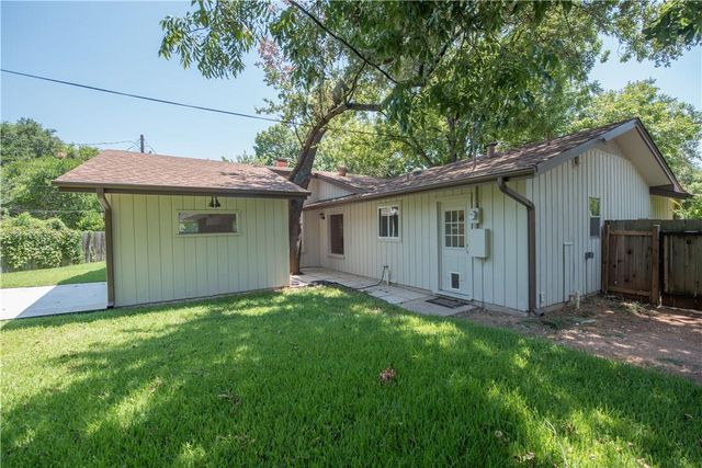 2902 Silverleaf DR, Austin, TX 78757