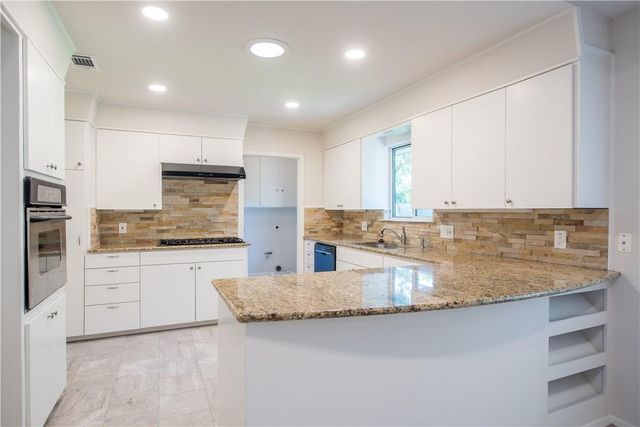 2902 Silverleaf DR, Austin, TX 78757