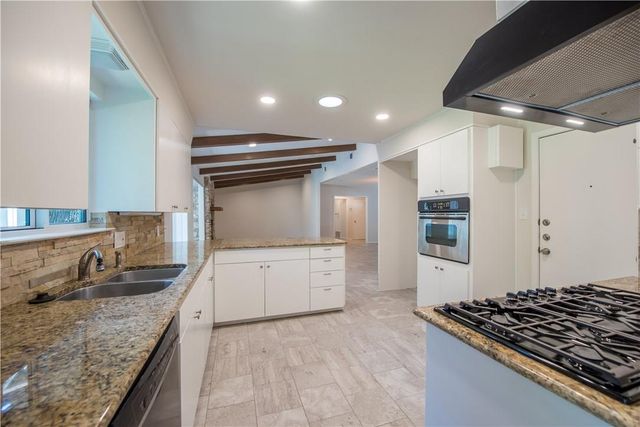 2902 Silverleaf DR, Austin, TX 78757