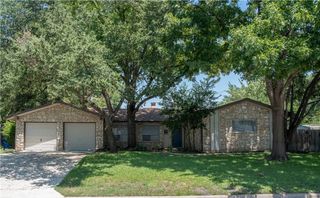 2902 Silverleaf DR, Austin, TX 78757