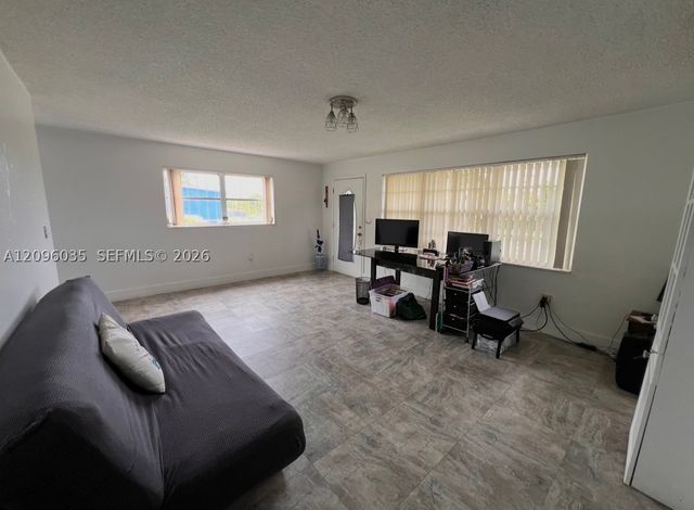 12510 W Golf Dr, Miami, FL 33167