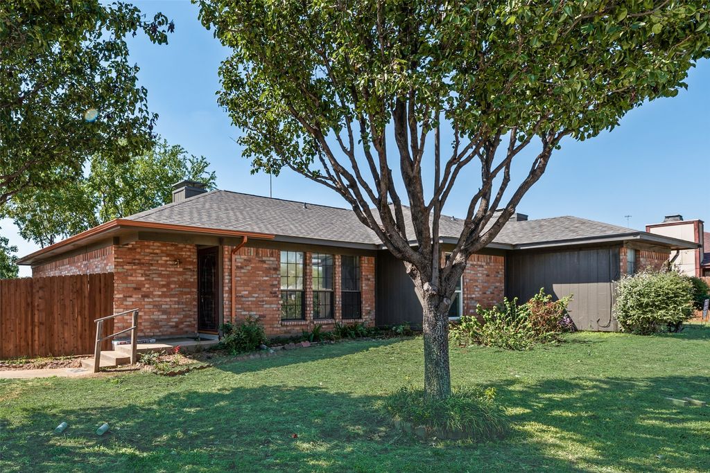 5126 Trail Dust Lane, Arlington, TX 76017 — exterior