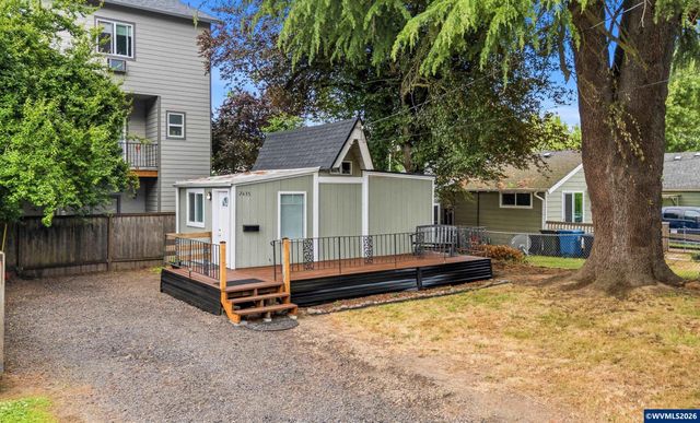 370 24th St NE, Salem, OR 97301