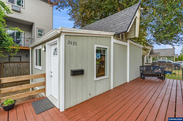 370 24th St NE, Salem, OR 97301