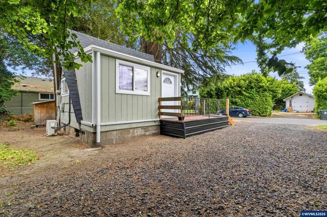 370 24th St NE, Salem, OR 97301