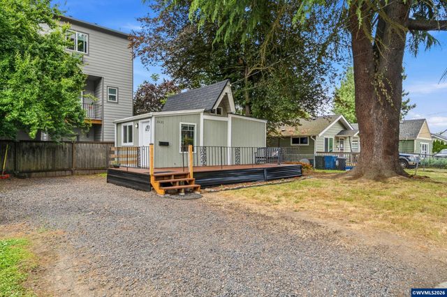 370 24th St NE, Salem, OR 97301