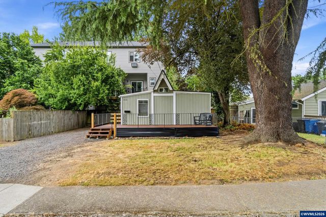 370 24th St NE, Salem, OR 97301
