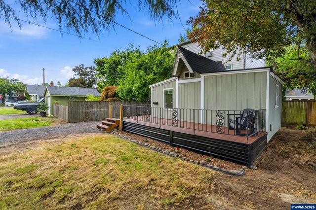 370 24th St NE, Salem, OR 97301