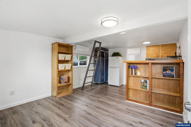 370 24th St NE, Salem, OR 97301