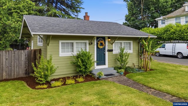 370 24th St NE, Salem, OR 97301