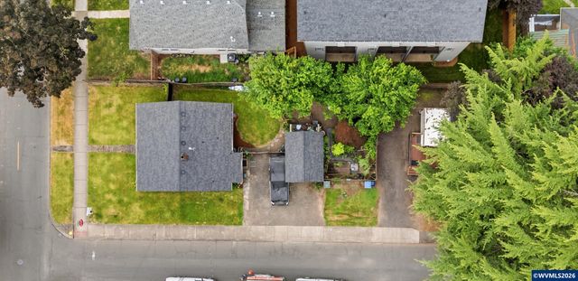 370 24th St NE, Salem, OR 97301