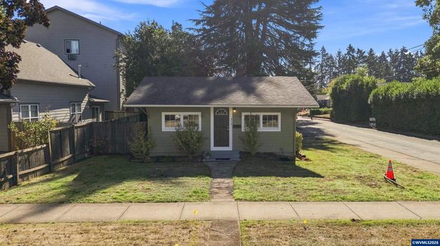 370 24th St NE, Salem, OR 97301