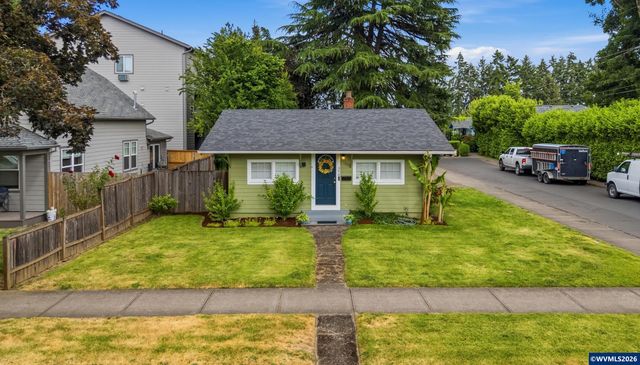 370 24th St NE, Salem, OR 97301
