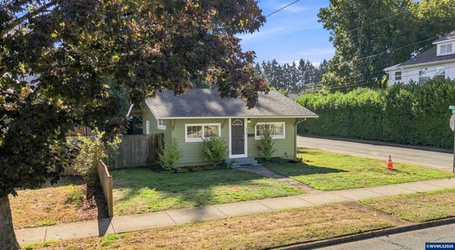 370 24th St NE, Salem, OR 97301