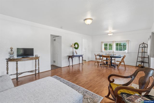 370 24th St NE, Salem, OR 97301