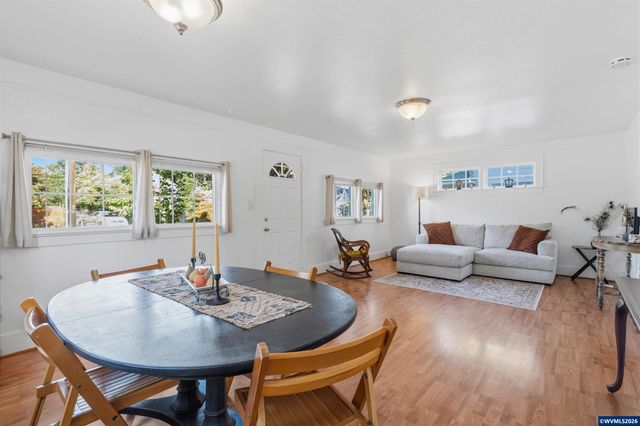 370 24th St NE, Salem, OR 97301