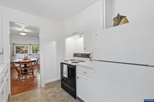 370 24th St NE, Salem, OR 97301