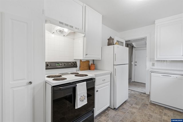 370 24th St NE, Salem, OR 97301
