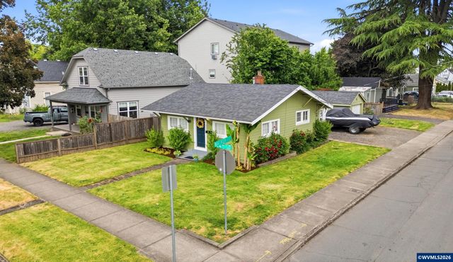 370 24th St NE, Salem, OR 97301