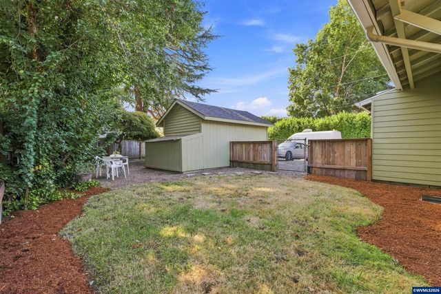 370 24th St NE, Salem, OR 97301