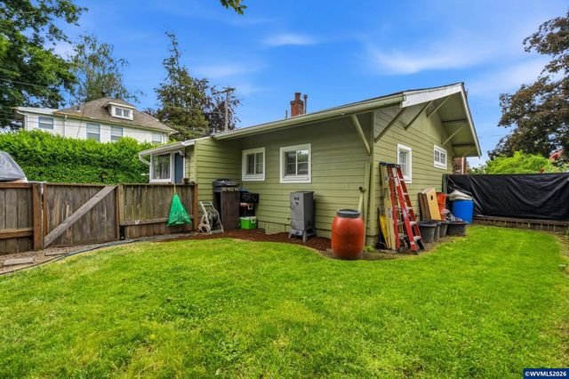 370 24th St NE, Salem, OR 97301