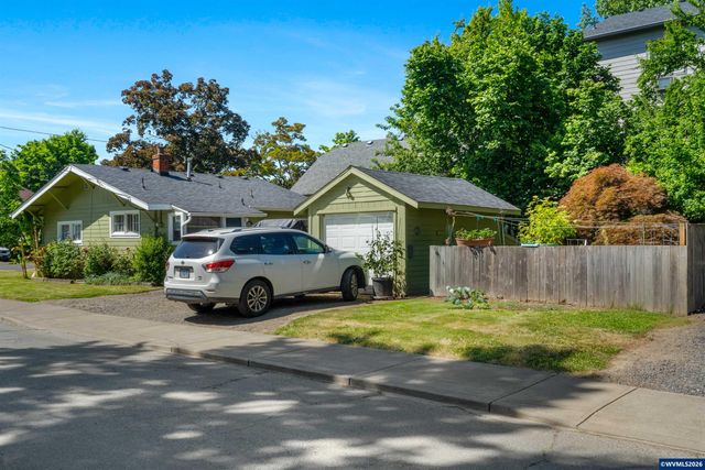 370 24th St NE, Salem, OR 97301