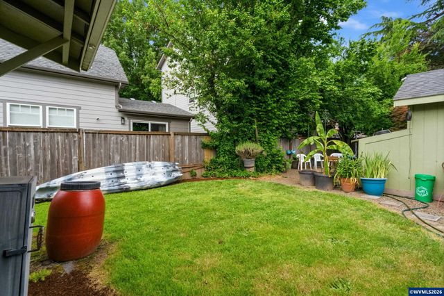 370 24th St NE, Salem, OR 97301