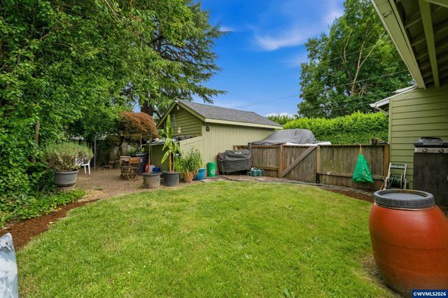 370 24th St NE, Salem, OR 97301