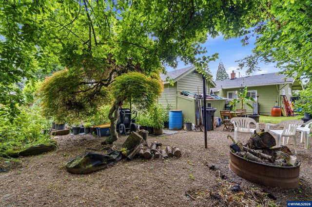 370 24th St NE, Salem, OR 97301