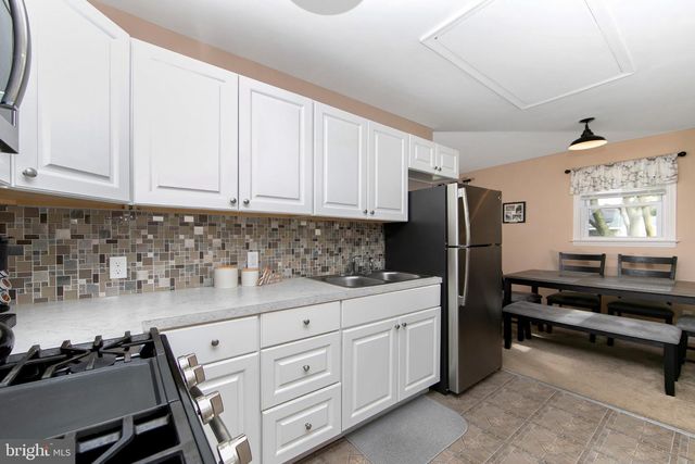 26 BELAIR AVE, Maple Shade, NJ 08052