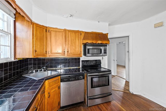 674 Henry Street, Uniondale, NY 11553