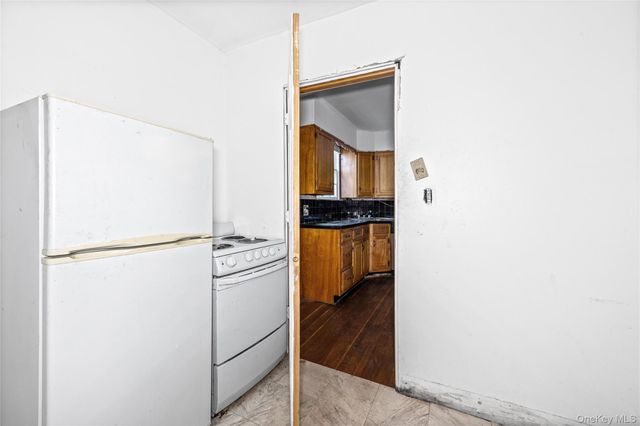 674 Henry Street, Uniondale, NY 11553