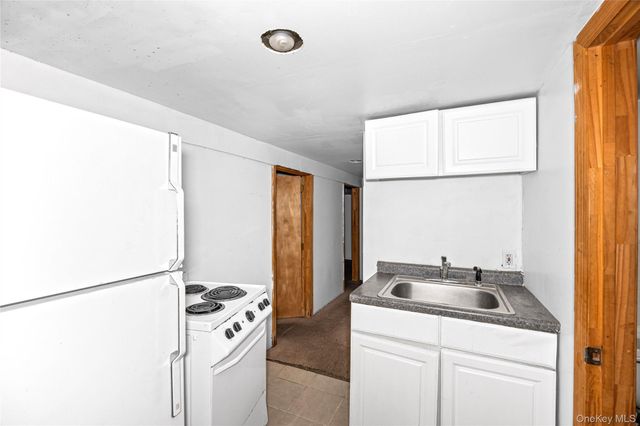 674 Henry Street, Uniondale, NY 11553